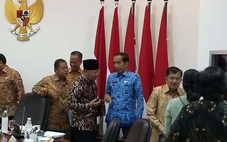 Rapat terbatas penyelesaian 1. Pemukiman di dalam HGU dan Pemukiman-Desa di kawasan lindung di Bengkulu bersma Bapak Presiden dan Wakil Presiden serta seluruh Menko, hari ini Selasa 26 Feb 2019.
