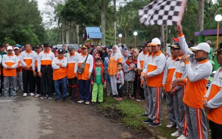 Plt Bupati Bengkulu Selatan Gusnan Mulyadi Lepas Peserta Jalan Sehat 