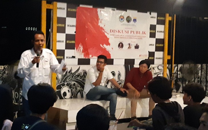 Ketua IKA PMII KOMFISIP, Dinno Brasco menyampaikan materi.