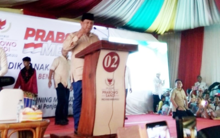 Capres Prabowo Subianto saat berpidato didepan pendukungnya di Bengkulu