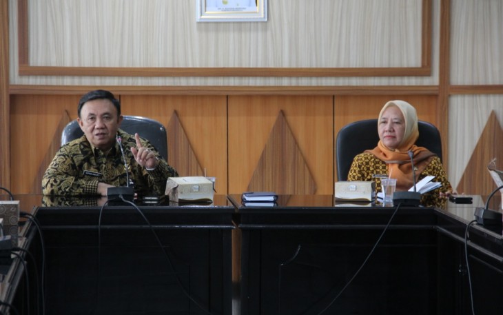 Sekretaris daerah Nopian Andusti memimpin Rapat Membahas sistem pembayaran Tambahan Penghasilan Pegawai (TPP) tahun 2019 di Ruang rafflesia