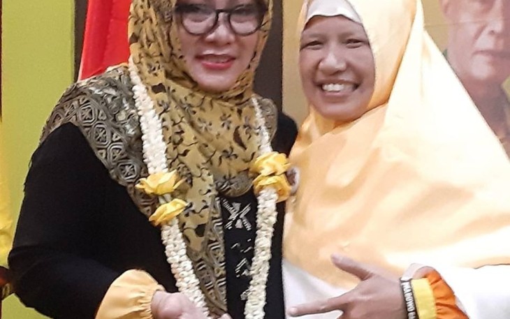 Siti Hardijanti Rukmana Dan Sapto Yuli Isminarti