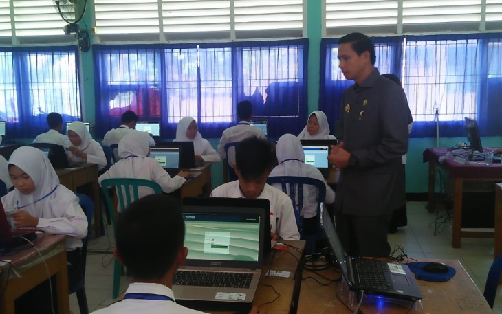 Bupati Kaur Tinjau UNBK Tingkat SMP/MTs