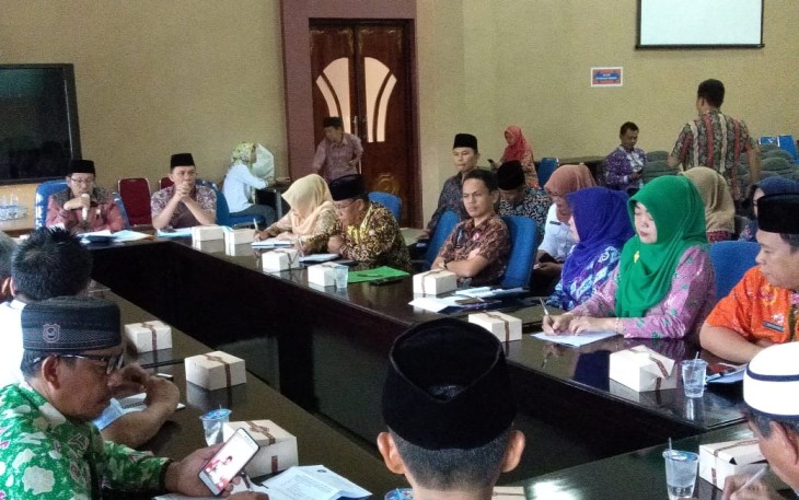 Direktur PT Asta Medika Indonesia Rinto Wijanarko Dalam Rapat Bersama Dengan Pemerintah Kota Bengkulu di Ruang Hidayah 