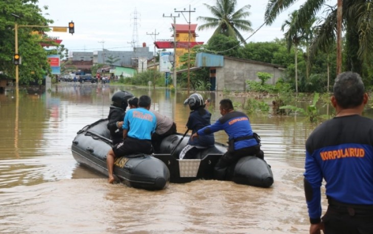 Polda Bengkulu Kerahkan Personel Evakuasi Korban Banjir