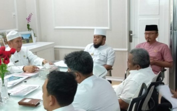 Wali Kota Bengkulu Helmi Hasan Mendengarkan Pemaparan Tim Terkait Penataan Kawasan Sungai Pasar Bengkulu