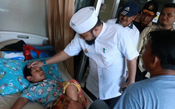 Wali Kota Bengkulu Helmi Hasan Melihat Kondisi Pasien Korban Banjir di Rumah Sakit Harapan dan Doa