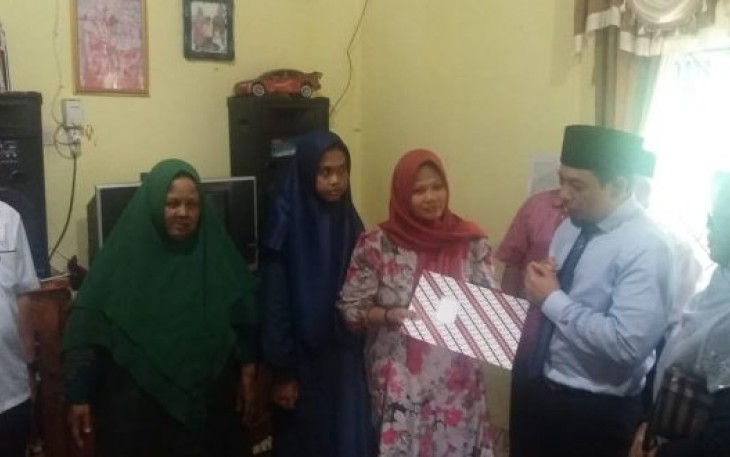 Wakil Wali Kota Bengkulu Dedy  Wahyudi Berikan Santunan Kepada Almarhum Rian Hidayat