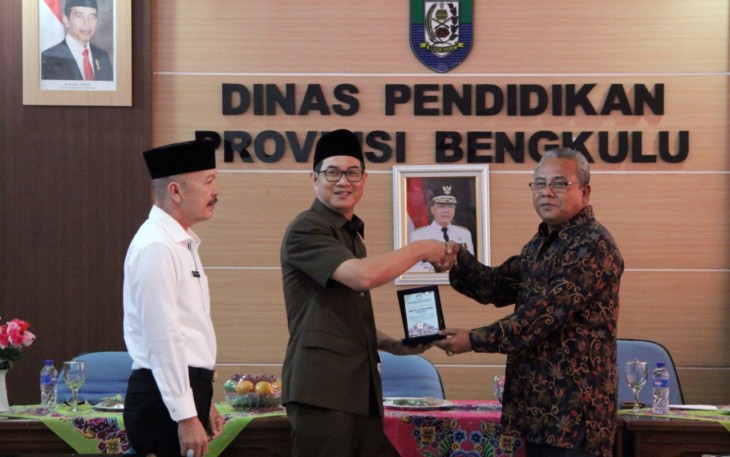 Asisten III Setda Provinsi Bengkulu Gotri Suyanto Buka Lawatan Sejarah Daerah di Provinsi Bengkulu