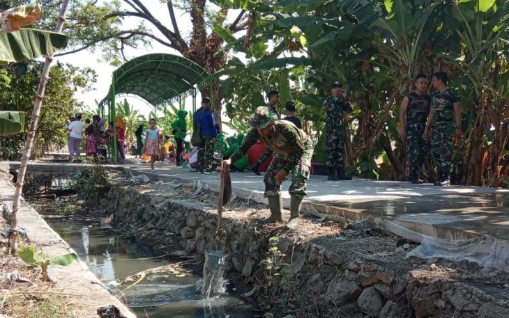 Para Satgas TMMD Yang Peduli Lingkungan
