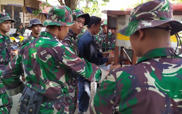 Pedagang Keliling Menangguk Rejeki di Lokasi TMMD