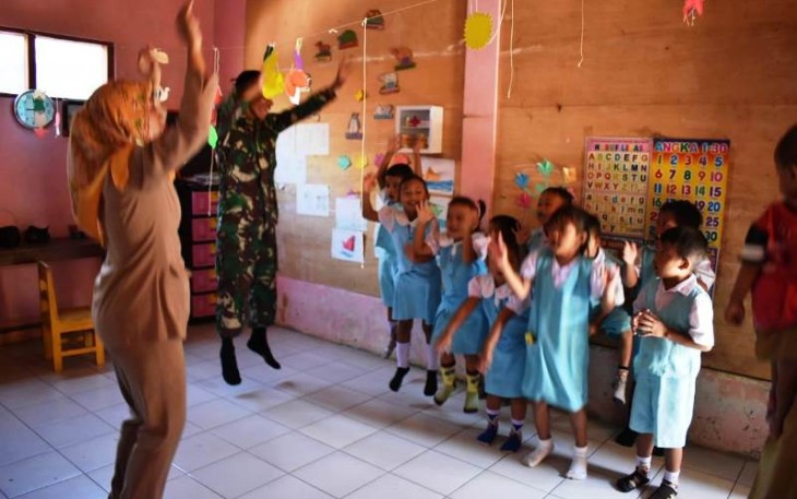 Satgas TMMD Tegal Ajak Ceria Siswa siswi PAUD Desa Jatimulya