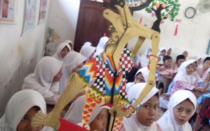 Tentara "Susupkan" Wayang Kulit Ke Sekolah-sekolah