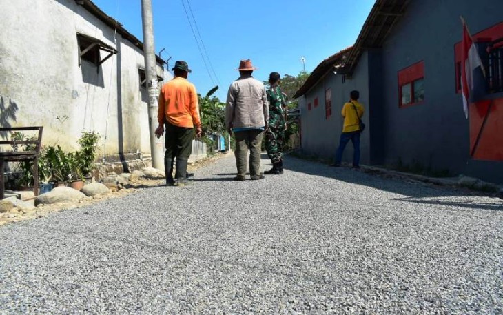 Jalur lintas warga Desa Jatimulya usai diperbaiki satgas TMMD Tegal