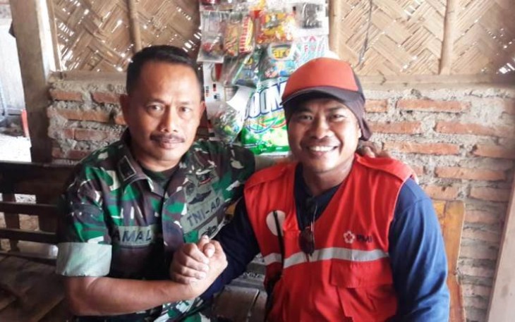 Kapten Infanteri Jamaludin Abbas S.Ag Danramil 05 Suradadi Kodim 0712 Tegal Bersama Relawan PMI Kabupaten Tegal