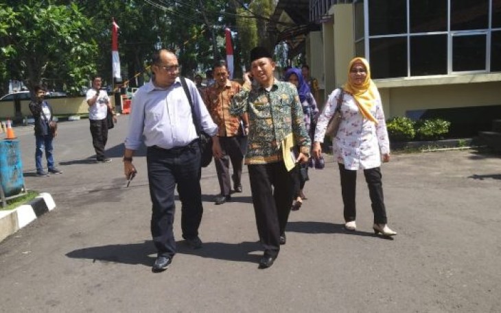 Tim Kuasa Hukum Pemkot Didampingi Kabag Hukum Melaporkan Penyegelan SDN 62 Oleh Ahli Waris 