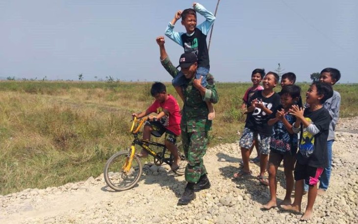 Keceriaan anak anak terluapkan adanya TMMD Tegal