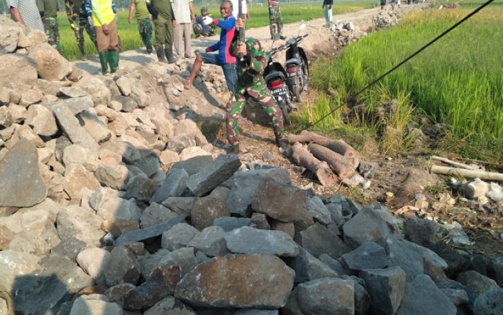 Pecah Batu TMMD Reg 105 Kodim Klaten 2019