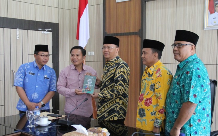 Gubernur Bengkulu Rohidin Mersyah Foto Bersama 