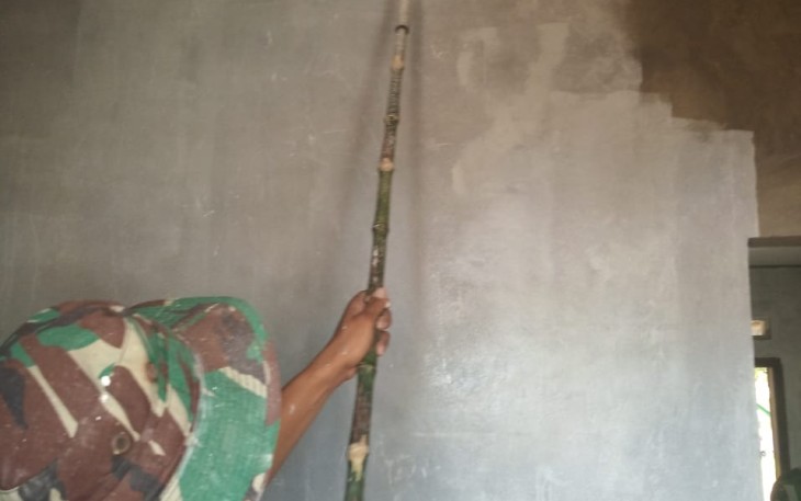 Satgas TMMD Kronjo lakukan Pengecatan