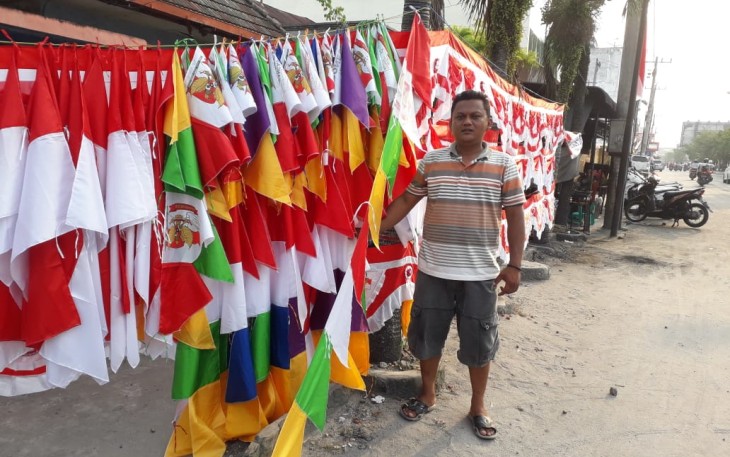 Penjual Pernak-pernik Kemerdekaan Kian Ramai di Jalan Cokroaminoto Kota Kisaran