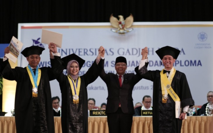 Gubernur Bengkulu Didaulat Sematkan Pin Kagama Pada Lulusan Terbaik UGM