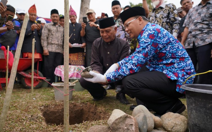 Gubernur Bengkulu Rohidin Mersyah Meletakkan Baru Pertama Pembangunan Klinik Muhammadiyah Surya Kelam Tengah