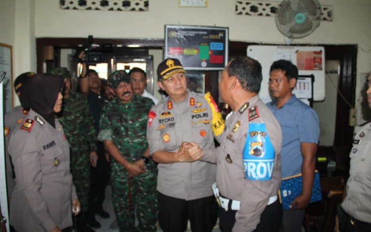Aiptu Kusrin bersama Kapolda Jateng dan Pangdam IV