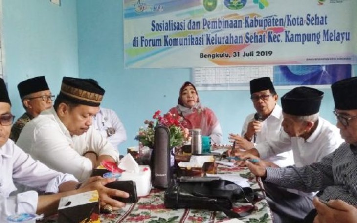 Ketua Forum Kota Sehat Arifin Daud Sedang Menyampaikan Materi Saat Rapat 