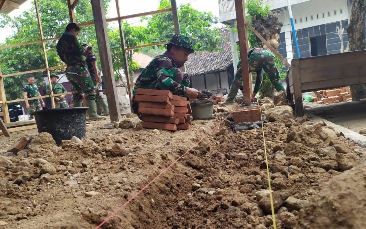 Prada Yusuf Anggota Satgas Dari Yonif 410 Alugoro 