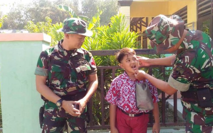 Ingin Menjadi Prajurit TNI Adit Periksakan Gigi