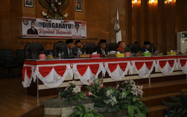 Plt Bupati Asahan Surya Saat Mengikuti Paripurna DPRD Kabupaten Asahan 