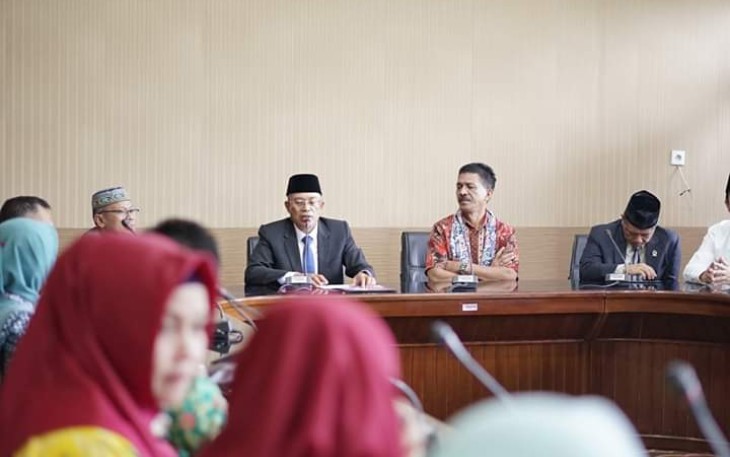 Bupati Bengkulu Selatan Gusnan Mulyadi Terima Tim Verifikasi Nasional Kabupaten Sehat  Kementerian Kesehatan Republik Indonesia