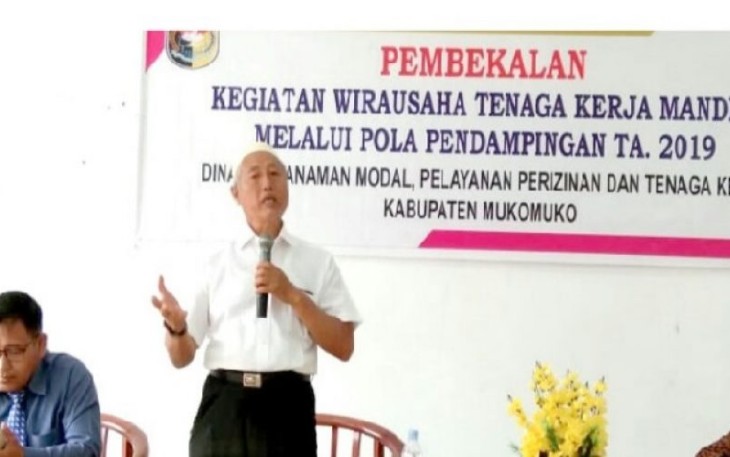 Asisten III Bidang Hukum dan Umum Setdakab Mukomuko Arinal Basri Buka Pelatihan Wirausaha 