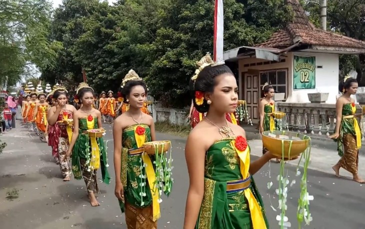 Tradisi Mengiringi Kirab Dilokasi Petilasan Prabu Anom