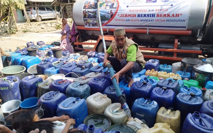 Distribusi Air Bersih Komunitas Brebes Aja Klalen