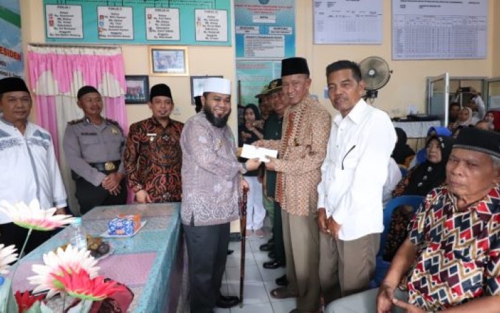 Wali Kota Bengkulu Helmi Hasan Berikan Bantuan Operasional Pada RT Dan RW