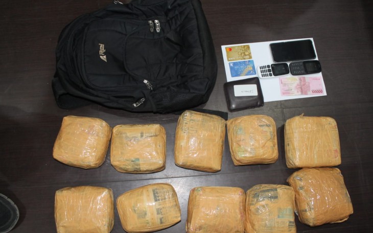 Barang Bukti 10 Paket Sabu Dengan Tafsir Berat 10 Kg 