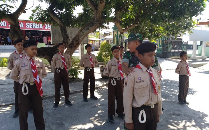 Pelda Sutikno TNI Karanganom Berikan Kedisiplinan Murid SMP IT Smart Cendekia