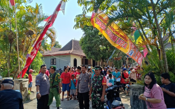 Babinsa Amankan Jalannya Jalan Sehat Desa Pluneng