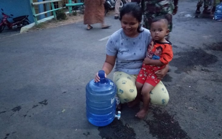 Warga Dusun Kalirau Serbu Mobil Tangki