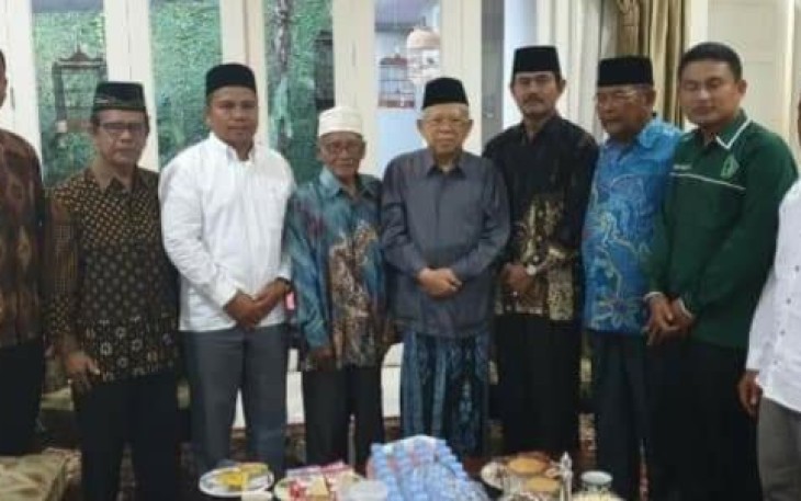Pengurus PCNU Aceh Singkil saat mengunjungi Wakil Presiden RI terpilih di Jakarta.