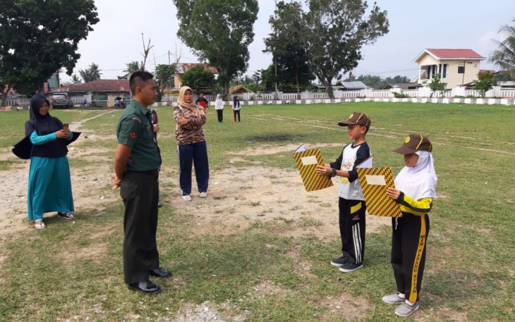 Kasdim 0209/LB Bersama Personel Latih Kesiapan Upacara Hari Pramuka