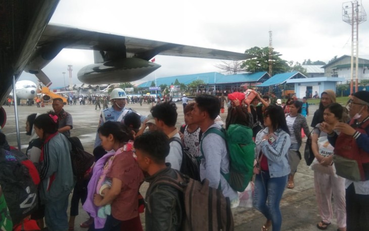 TNI Kerahkan Pesawat Hercules dan Helikopter Angkut Pengungsi Kembali ke Wamena