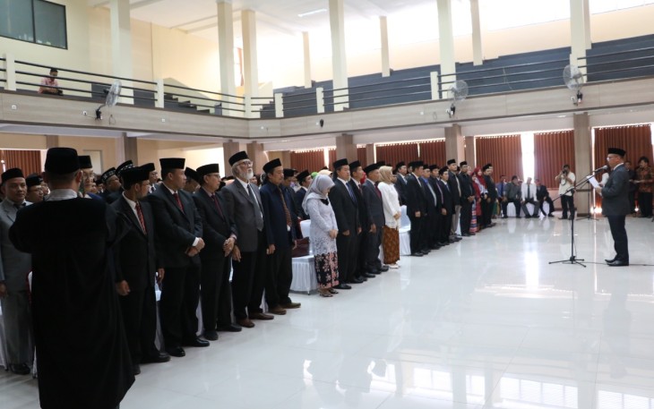 Rektor UIN SGD Bandung Prof. Dr. H. Mahmud, M.Si melantik 180 pejabat baru periode 2019-2023 di lingkungan UIN SGD