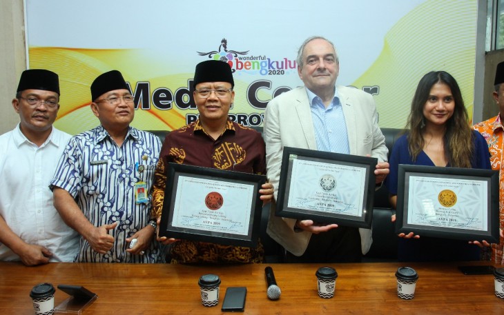 Gubernur Bengkulu Rohidin Mersyah Foto Bersama 