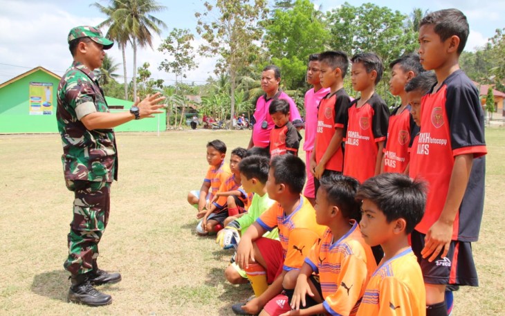 Kompetisi Sepak Bola Yunior di Lokasi TMMD 106 Kodim Cilacap