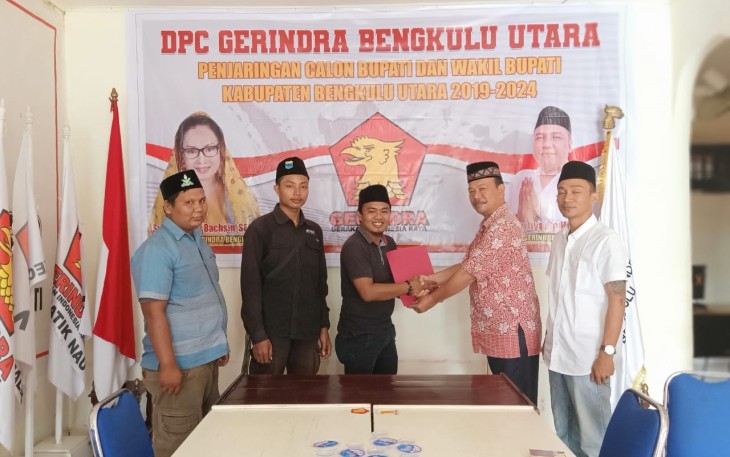 Pitra Martin saat didaftarkan ke Gerindra