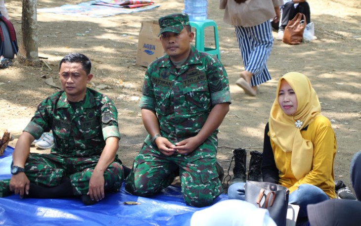 TNI Berikan Dukungan Penuh Gerakan Anti Plastik Ibu-Ibu PKK Desa Cilibang