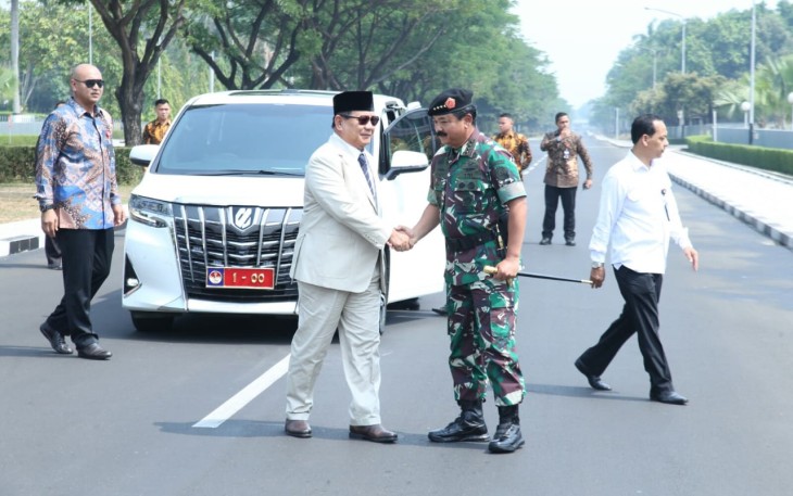 Panglima TNI Sambut Menhan RI di Mabes TNI